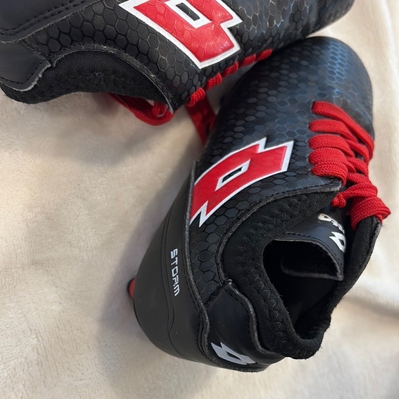 LOTTO Black and Red soccer cleats with Glossy Finish size 11 kids - Picture 6 of 10